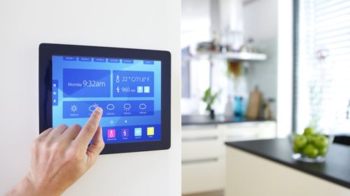 La smart home semplifica la vita agli italiani