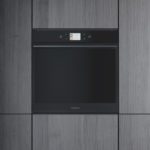 Whirlpool presenta il nuovo forno W Collection Black Fiber