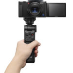 Sony amplia la gamma di soluzioni per i vlogger con la nuova vlog camera ZV-1 e la Handycam compatta 4K FDR-AX43