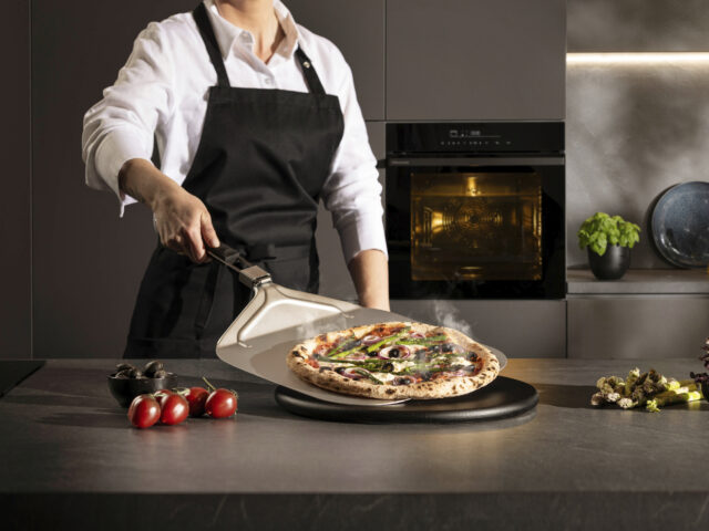 Gino Sorbillo tiene a battesimo il nuovo Forno Pizza Hisense